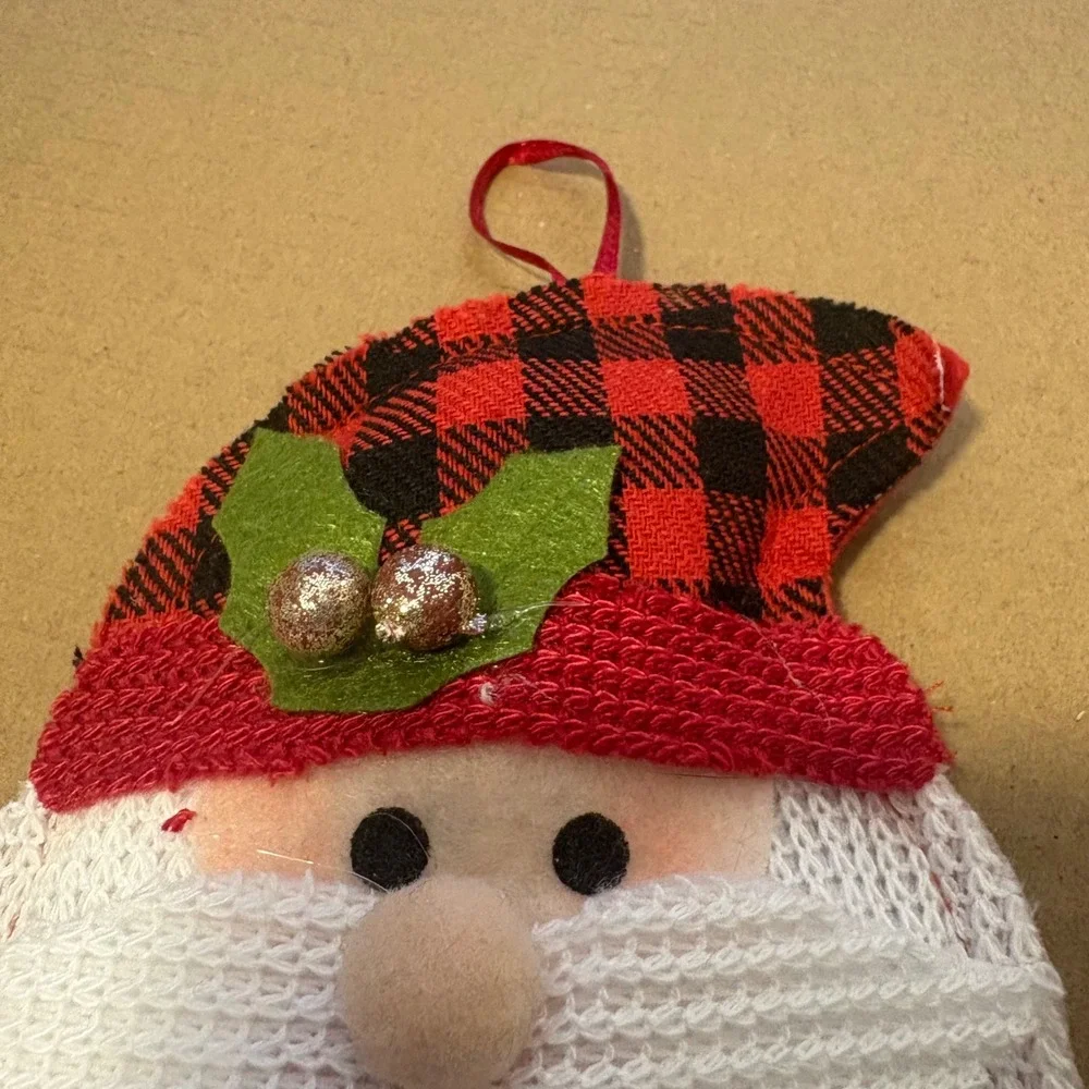 Adorable‎ Plush Santa Claus Head Ornament Buffalo Plaid Christmas Holiday Decor